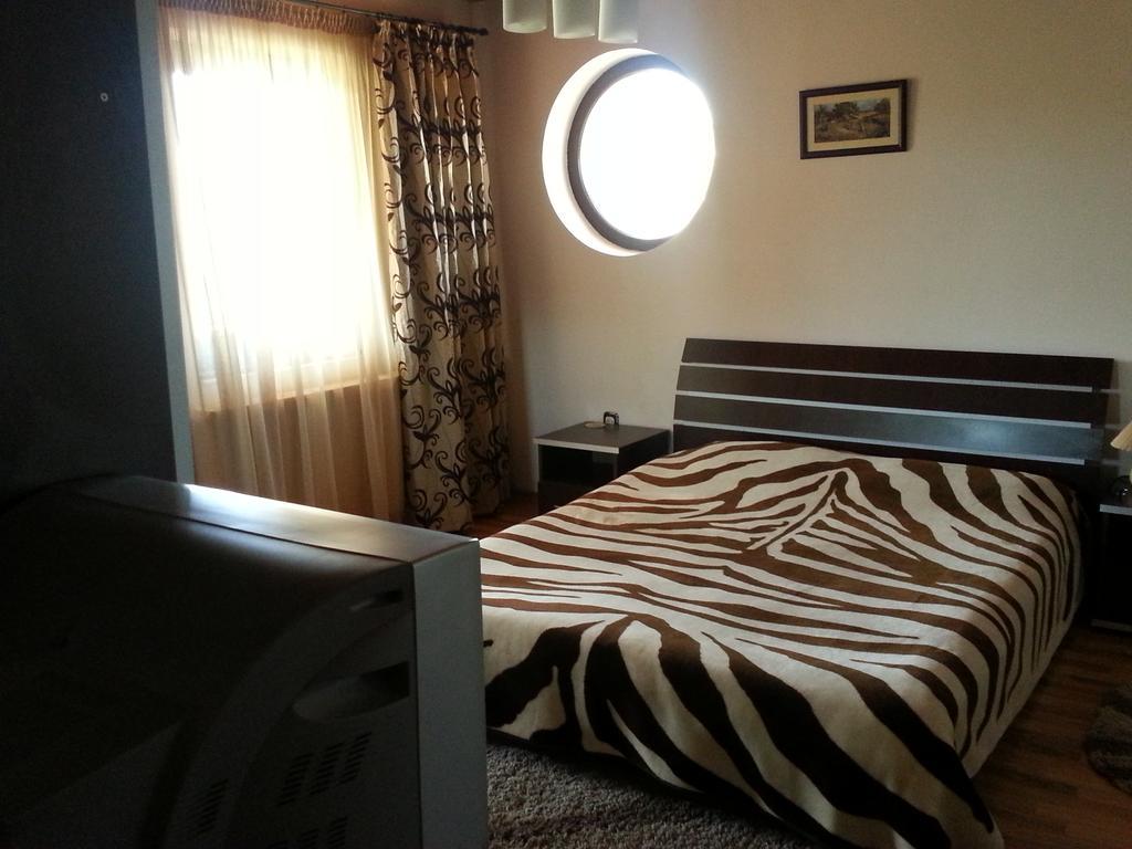 Pension Ambiance Iasi Extérieur photo